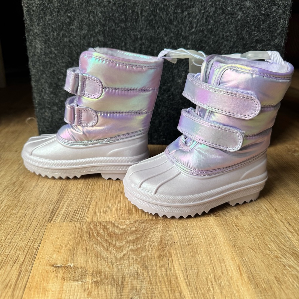 NWT Children’s Place toddler girl size 6 snow boot